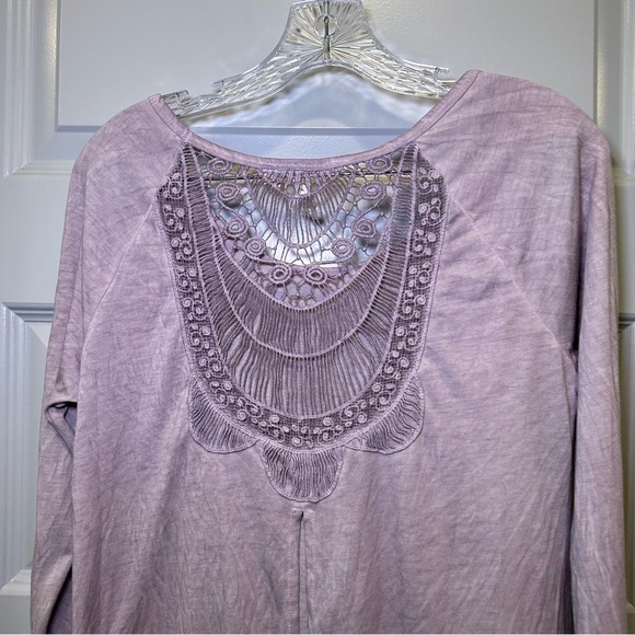 Others Follow Purple Scoop Neck Lace Crochet Accent Split Back Blouse size M - Picture 10 of 11